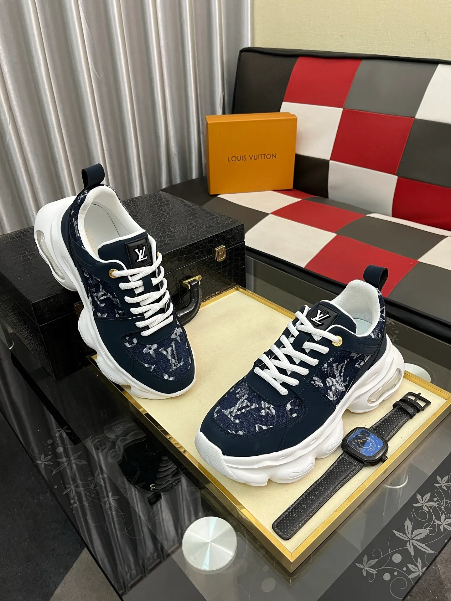 Men's shoes 💰458⌚️⌚️LV Louis Vuitton. The latest trendy casual shoes are popular in physical stores in sizes 38-44. New spring and summer comfortable imported custom original cowhide, unique jacquard fabric element design. Paired with sheepskin lining, Lv original bottom, [taiyang][taiyang] high-end packaging and high quality💪Details determine the quality, you can enter and leave the counter at will, welcome to compare🇮🇹